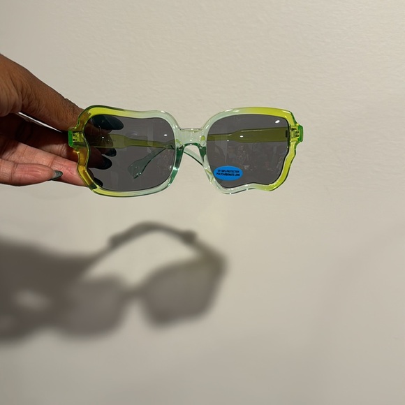 Sunnies - Picture 8 of 10